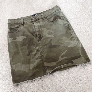 Hollister ultra high-rise camo skirt